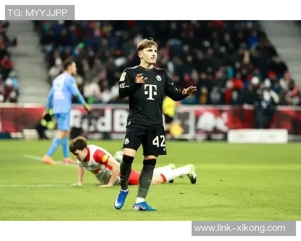 17岁卡尔社媒表态想加盟皇马引发争议球迷怒斥叛徒和疯子言论