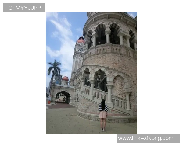 国米客战比萨海报震撼发布雷电交加下蓝黑军团剑指斜塔之城